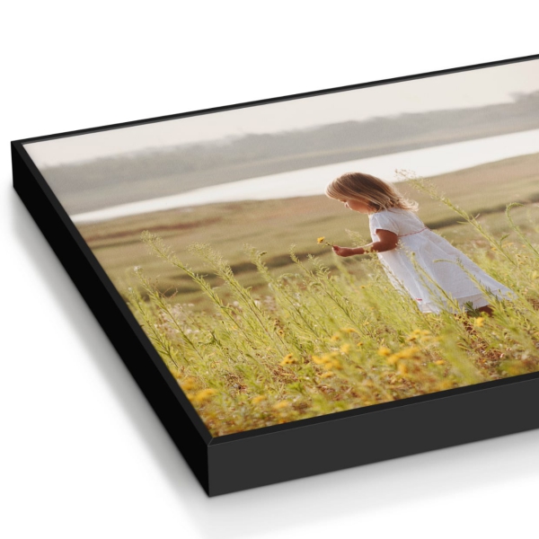 Foto auf Leinwand draußen kleines Mädchen auf dem Bild mit 3 cm dickem Holzrahmen