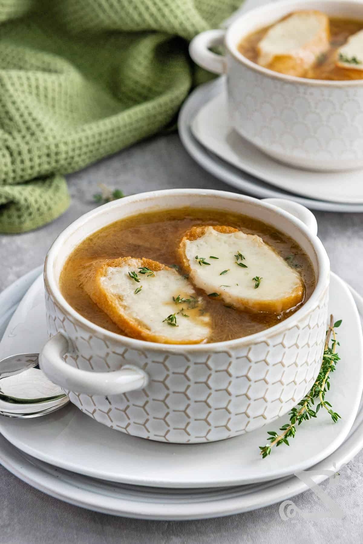französische Zwiebelsuppe wirkt gut und heilt bei Erkältung