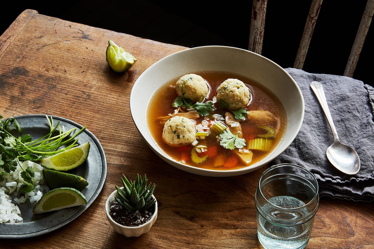 Klößchensuppe mit Gemüse bekämpft die Erkältung